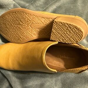 Baretraps Ankle Booties